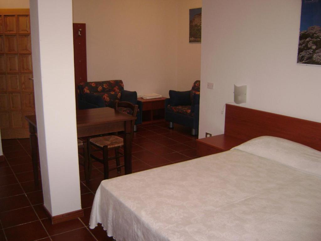 Villa Patrizia B&B Sul Lago Capoterra Værelse billede